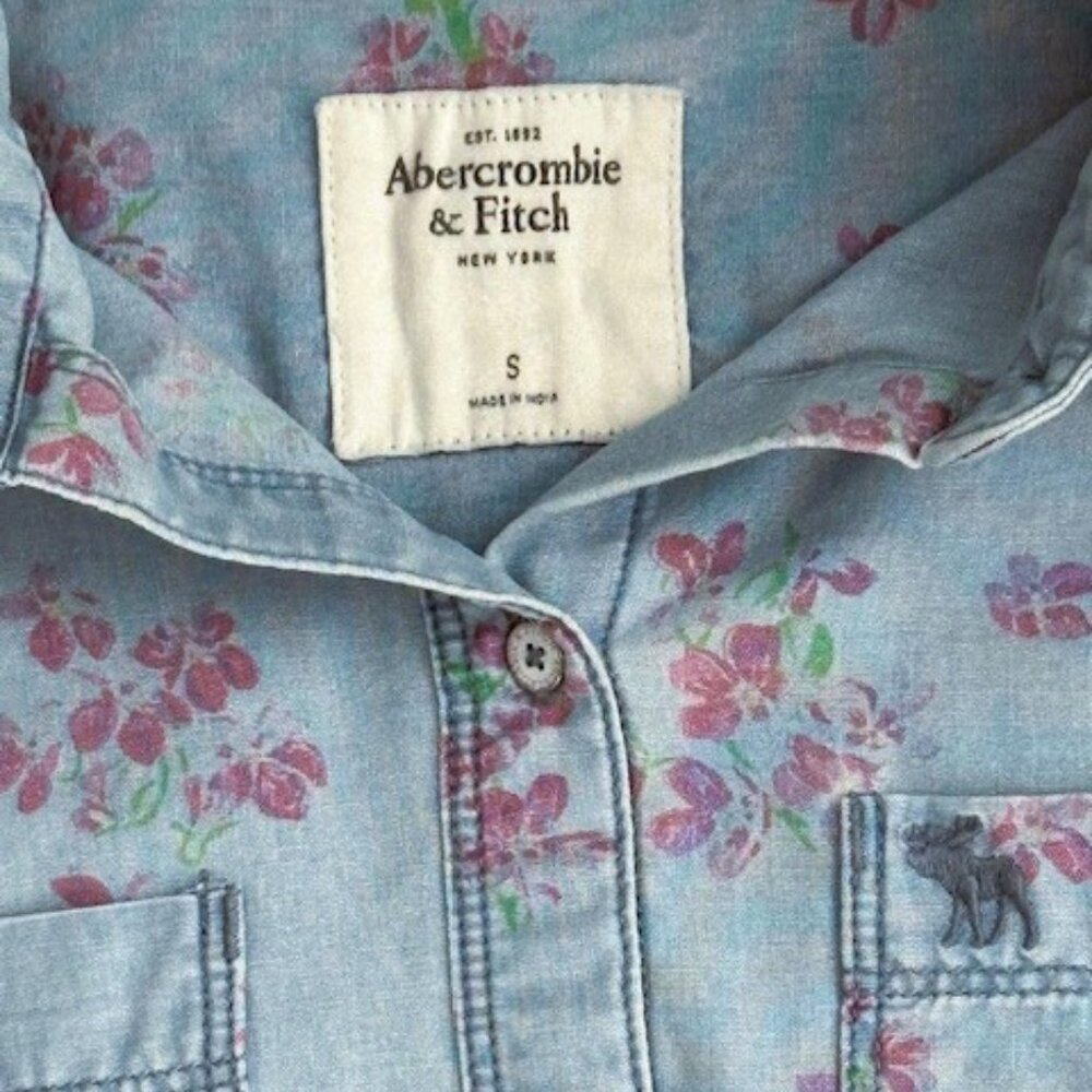 Abercrombie & Fitch Women's Denim Floral Butto Up Shirt- Size Small - Picture 7 of 12